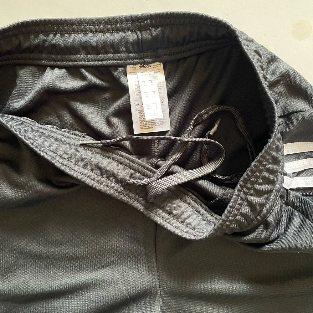 Adidas Youth Jogger Pants Dark Grey w/ Three Stripe Size M